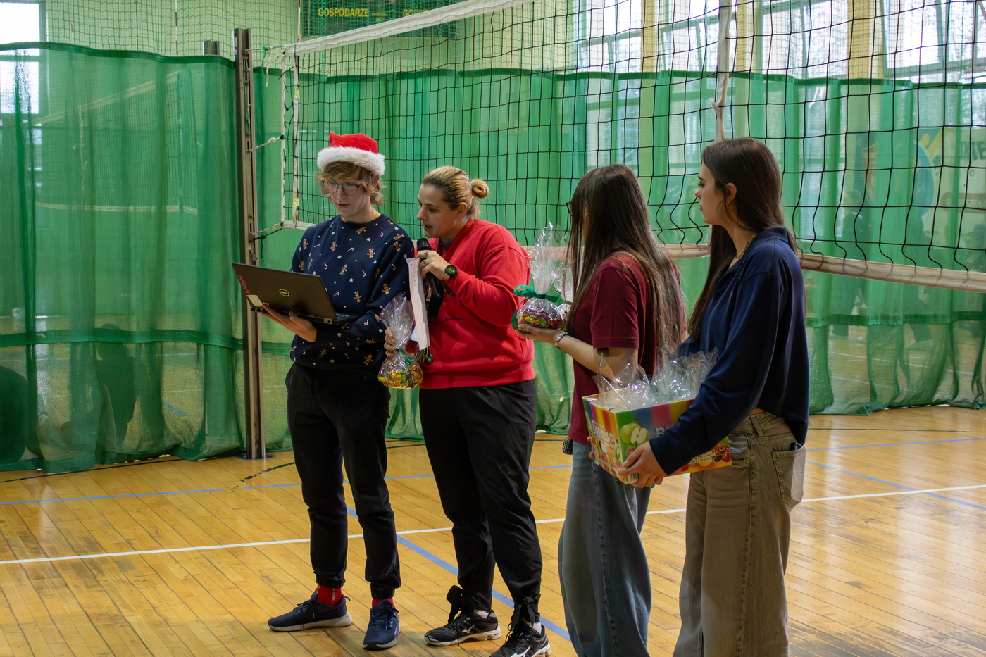 Zdjęcie Mikołajkowy Turniej Piłki Siatkowej 05.12.2025 N-8628cde37-7ed8-47da-9701-44917b415831.jpg w galerii VI Mikołajkowy Turniej Piłki Siatkowej Trójek